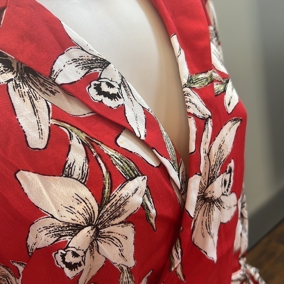 Forever 21 Women’s Cropped Wrap Tie Shirt - Picture 4 of 9